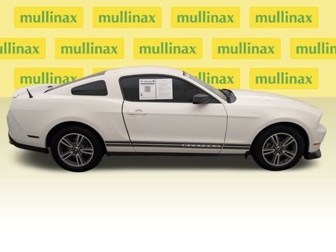 Used 2010 Ford Mustang Premium image 2