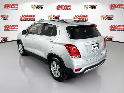 Used 2018 Chevrolet Trax LT FWD image 2
