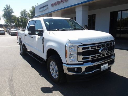 Used 2024 Ford F250 XLT image 2