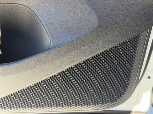 New 2026 Volkswagen Atlas Cross Sport SE image 17