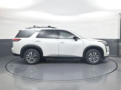 New 2026 Nissan Pathfinder SL image 5
