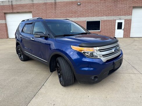 Used 2015 Ford Explorer XLT w/ Equipment Group 202B AWD/4WD image 3