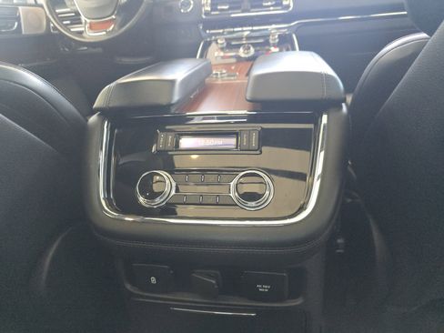 Used 2019 Lincoln Navigator Reserve image 27