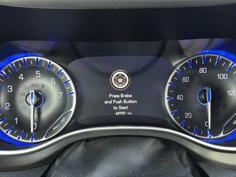 Used 2023 Chrysler Pacifica Touring-L FWD image 13