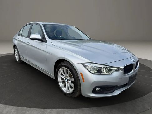 Used 2018 BMW 320i xDrive Sedan w/ Convenience Package image 3