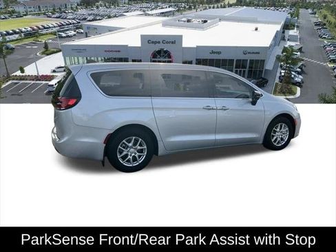 Certified 2026 Chrysler Pacifica Select FWD image 6
