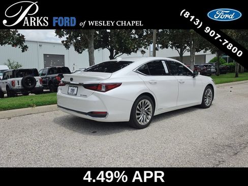Used 2022 Lexus ES 300h Ultra Luxury w/ Accessory Package 2 FWD image 5