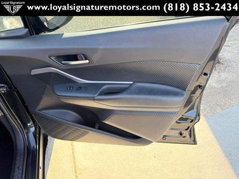 Used 2020 Toyota C-HR LE FWD image 29