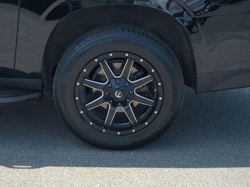 Used 2022 Chevrolet Suburban LT AWD/4WD image 34