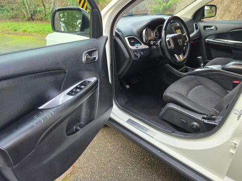 Used 2019 Dodge Journey SE w/ Premium Group image 20