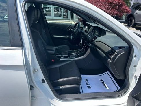Used 2017 Honda Accord Sport image 16