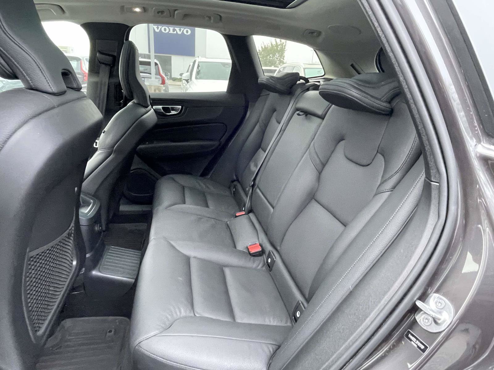 Used 2024 Volvo XC60 T8 Plus w/ Climate Package AWD/4WD image 3