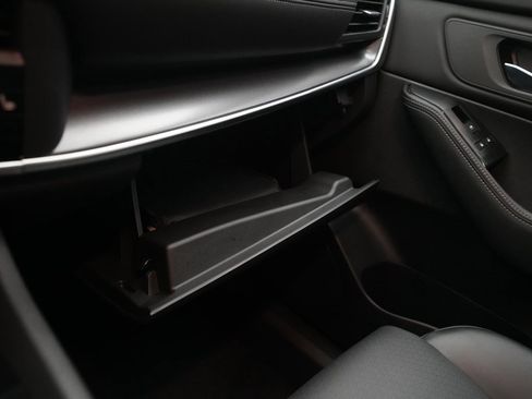 Certified 2024 Nissan Rogue SV w/ SV Premium Package image 29