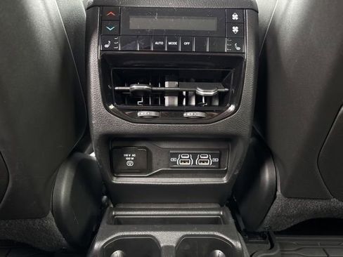 Used 2023 Jeep Grand Cherokee L Limited AWD/4WD image 35
