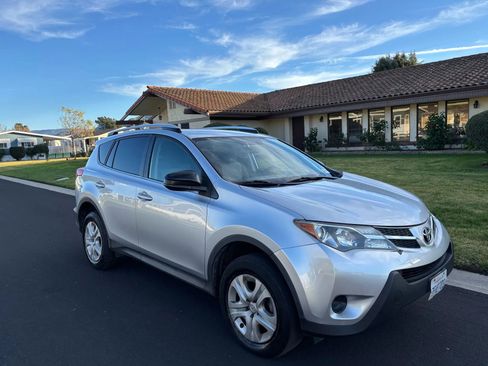 Used 2014 Toyota RAV4 LE image 4