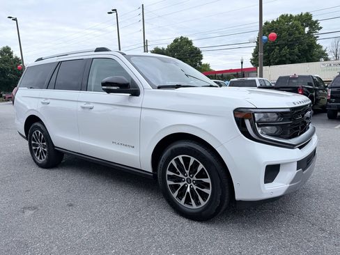 Used 2025 Ford Expedition Platinum AWD/4WD image 2