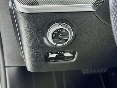 Used 2022 Mercedes-Benz C 300 Sedan image 11