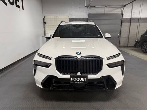 Used 2024 BMW X7 xDrive40i w/ M Sport Package AWD/4WD image 3