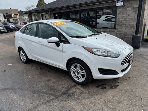 Used 2019 Ford Fiesta SE image 1