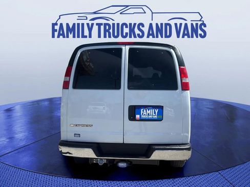 Used 2019 Chevrolet Express 3500 LS w/ Chrome Appearance Package RWD image 4