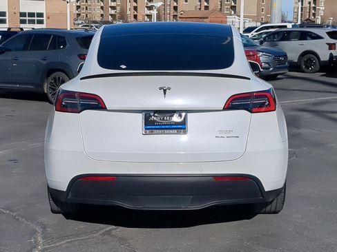 Used 2021 Tesla Model Y Long Range image 4