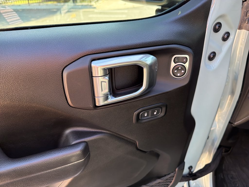 Used 2024 Jeep Wrangler Unlimited w/ Convenience Group AWD/4WD image 16