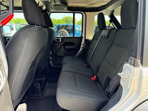 Used 2022 Jeep Wrangler Unlimited Sport AWD/4WD image 12