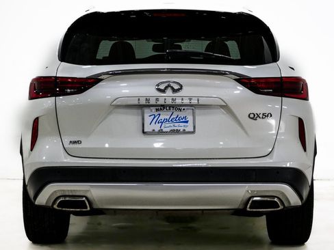 Used 2019 INFINITI QX50 Essential w/ Sensory Package image 8