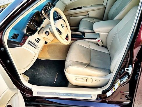 Used 2011 Toyota Avalon FWD image 14