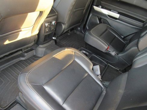 Used 2021 Ford Explorer XLT w/ Equipment Group 202A image 16