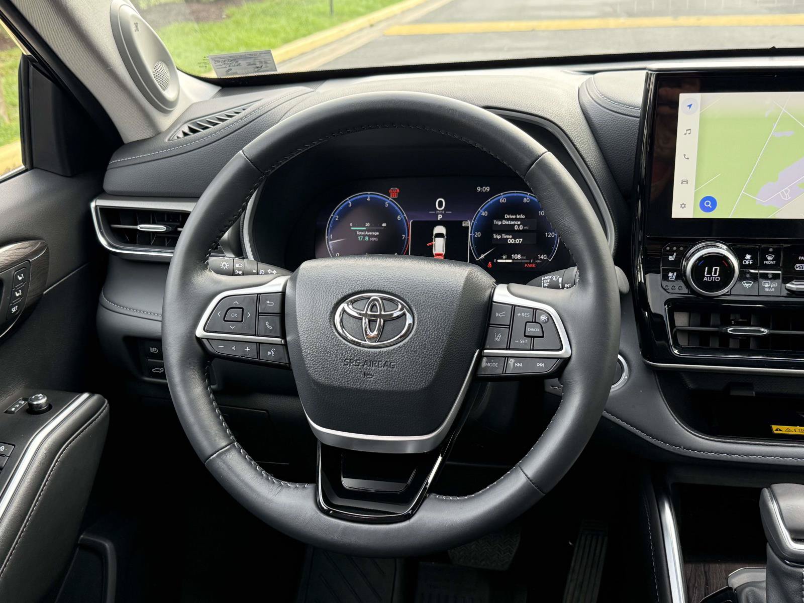 Used 2026 Toyota Highlander Limited AWD/4WD image 9