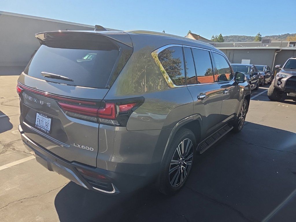 Used 2026 Lexus LX 600 4WD w/ Accessory Package (2T) image 5