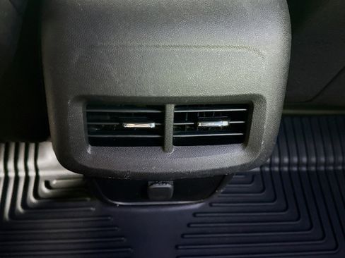 Used 2018 Chevrolet Equinox LT image 25