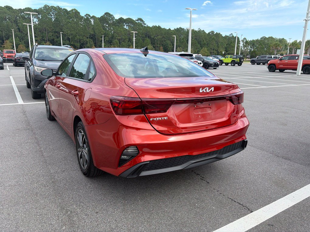 Used 2022 Kia Forte LXS FWD image 3