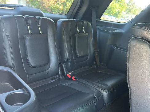 Used 2017 Ford Explorer XLT AWD/4WD image 20