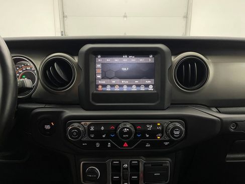 Used 2021 Jeep Gladiator Sport AWD/4WD image 22