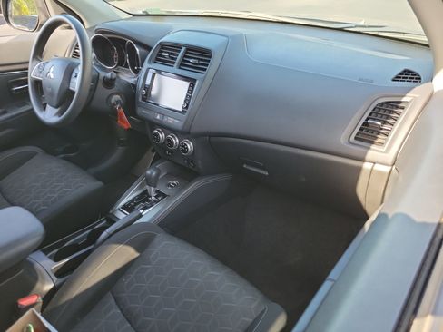 Used 2025 Mitsubishi Outlander Sport ES image 13