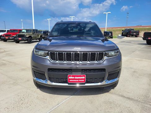 New 2025 Jeep Grand Cherokee L Laredo image 8