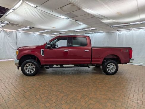 Used 2017 Ford F250 XLT w/ XLT Premium Package AWD/4WD image 4