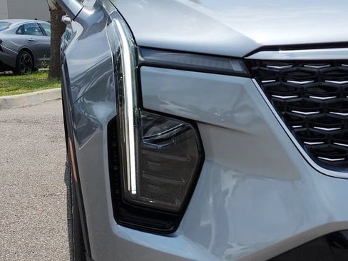 Used 2025 Cadillac XT4 Premium Luxury FWD image 11