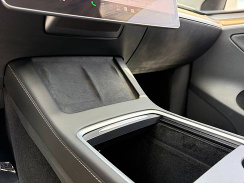 Used 2024 Tesla Model Y Long Range RWD image 24