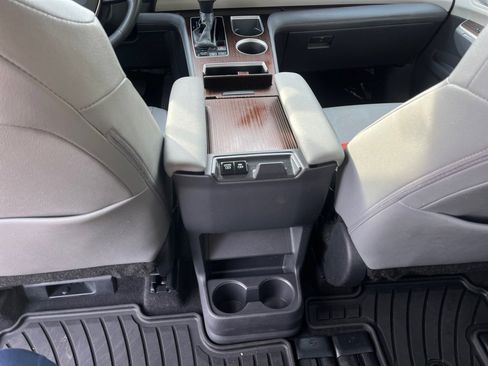 Certified 2024 Toyota Sienna XLE image 36