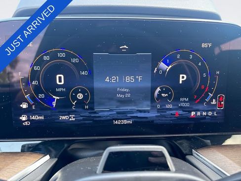 Used 2025 Chevrolet Suburban High Country AWD/4WD image 15