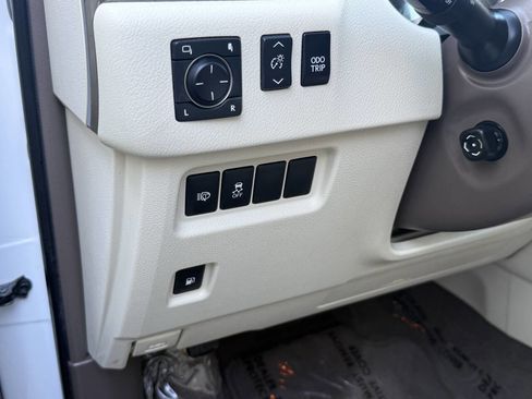 Used 2019 Lexus GX 460 Premium w/ Premium Package image 23