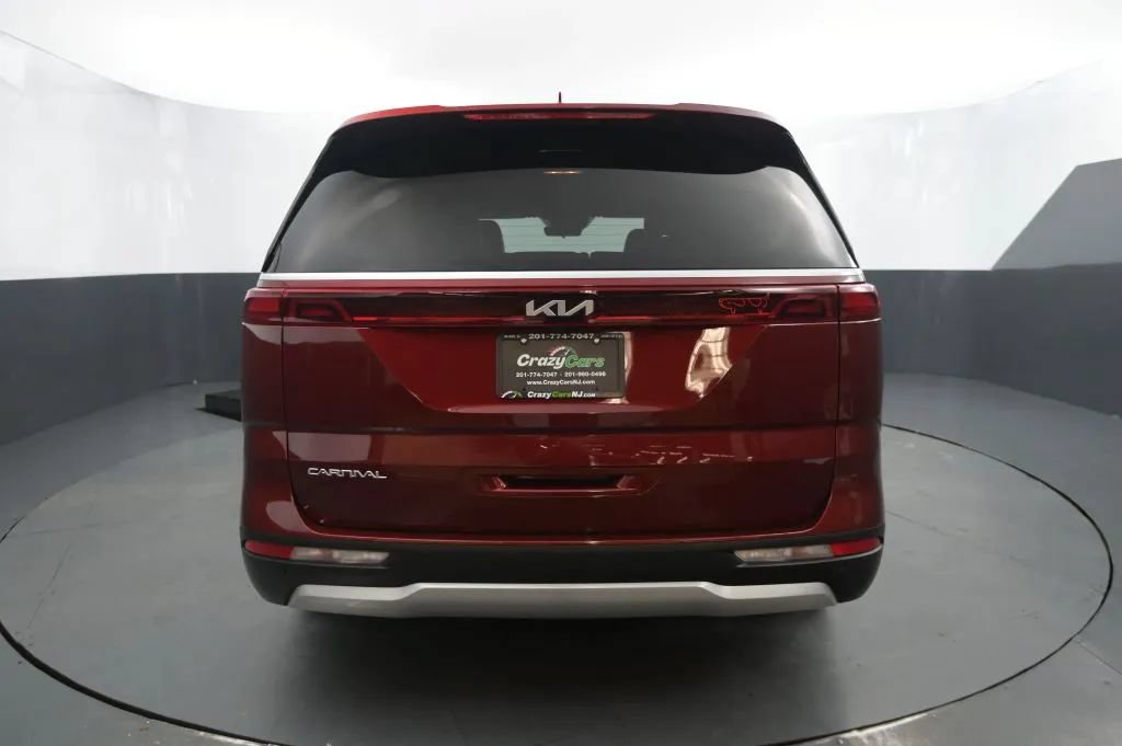 Used 2023 Kia Carnival LX FWD image 4