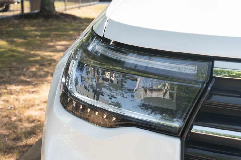 Used 2025 Ford Explorer Active w/ Active Comfort Package RWD image 4