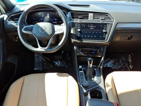 Used 2024 Volkswagen Tiguan SE AWD/4WD image 16