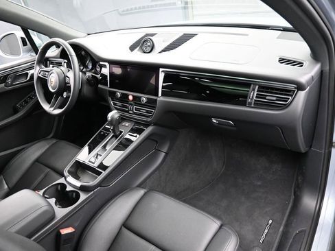 Certified 2026 Porsche Macan AWD/4WD image 30
