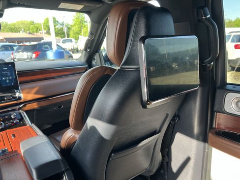 Used 2023 Lincoln Navigator Reserve AWD/4WD image 22