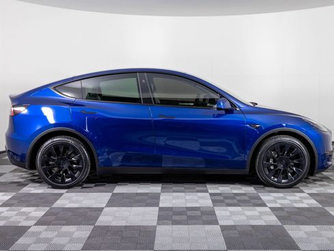 Used 2024 Tesla Model Y Long Range AWD/4WD image 10